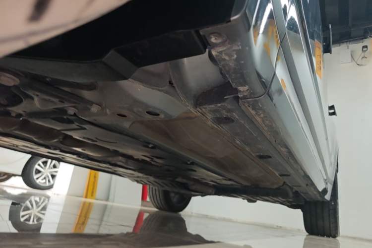 Used Lynk & Co 09 2021 2.0T Halo Six-Seater Left Side Sill