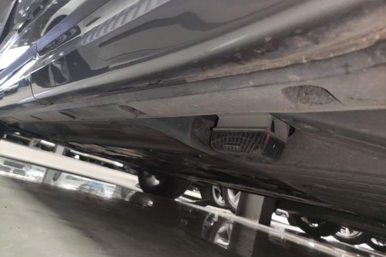 Used Lynk & Co 09 2021 2.0T Halo Seven-Seater Left Side Sill