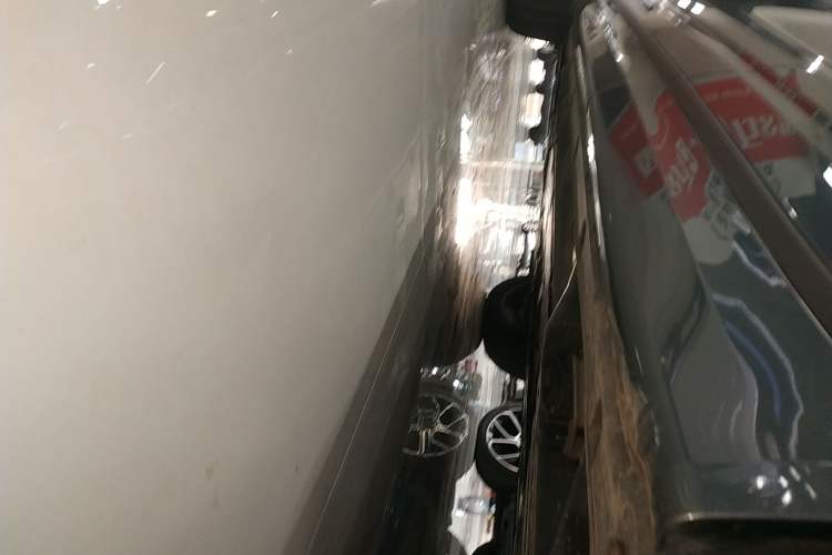 Used Lynk & Co 09 2021 2.0T Halo Seven-Seater Left Side Sill
