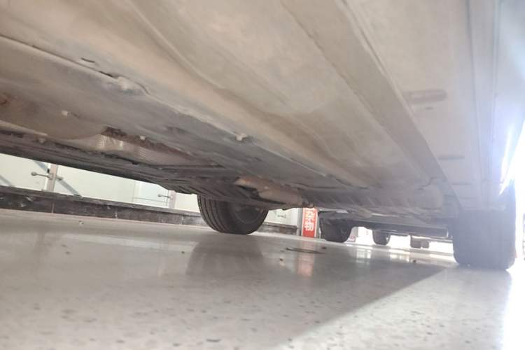 Used Lynk & Co 09 2021 2.0T Halo Six-Seater Left Side Sill