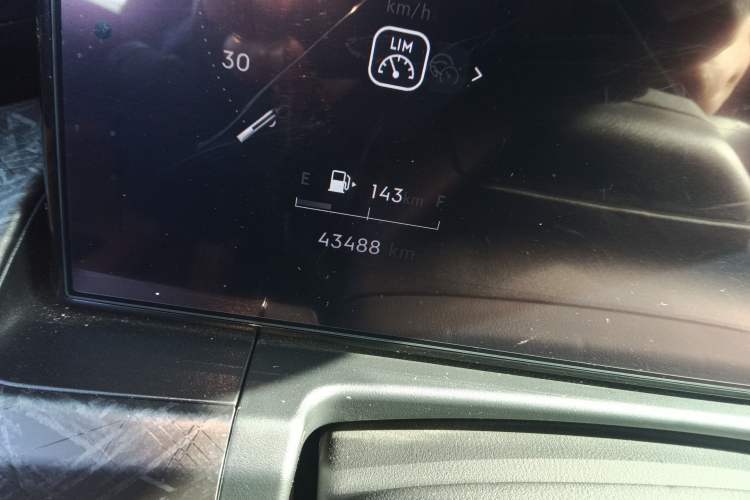 Used Lynk & Co 09 2021 2.0T Halo Six-Seater Odometer Close Up