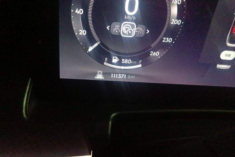 Used Lynk & Co 09 2021 2.0T Ultra Six-Seater Odometer Close Up
