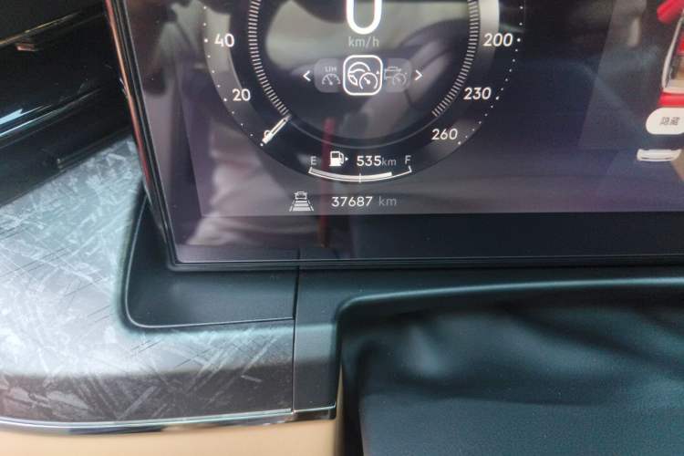 Used Lynk & Co 09 2021 2.0T Halo Six-Seater Odometer Close Up