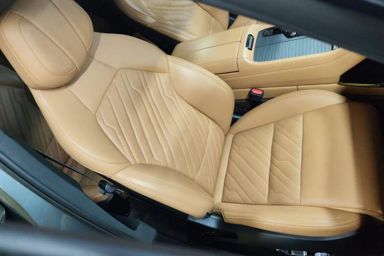 Used Lynk & Co 09 2021 2.0T Halo Six-Seater Right Front Seat