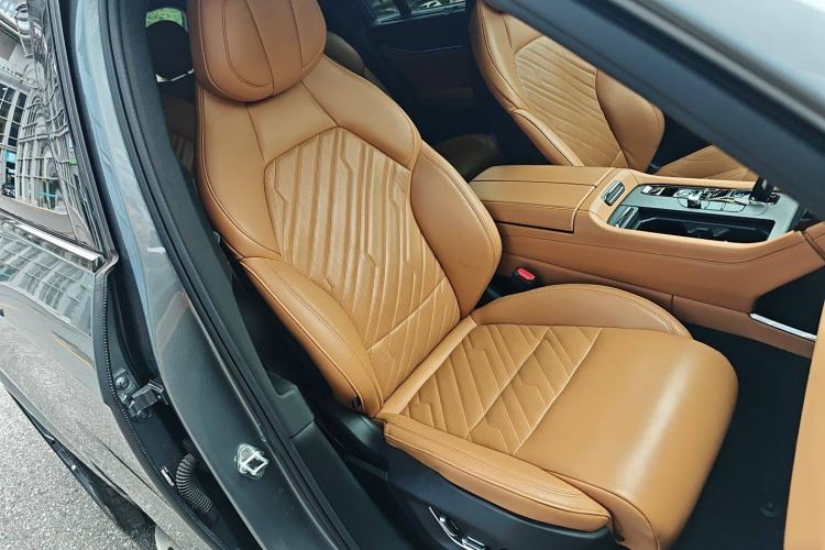 Used Lynk & Co 09 2021 2.0T Halo Six-Seater Right Front Seat