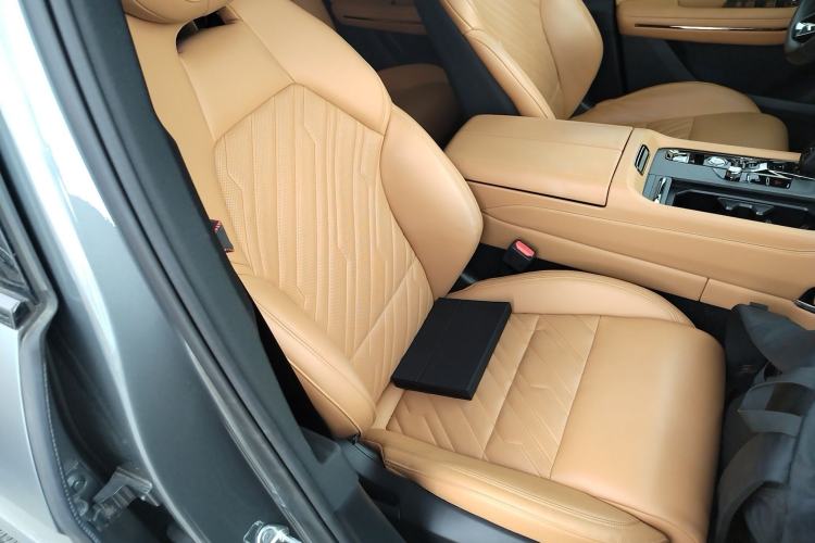 Used Lynk & Co 09 2021 2.0T Halo Six-Seater Right Front Seat