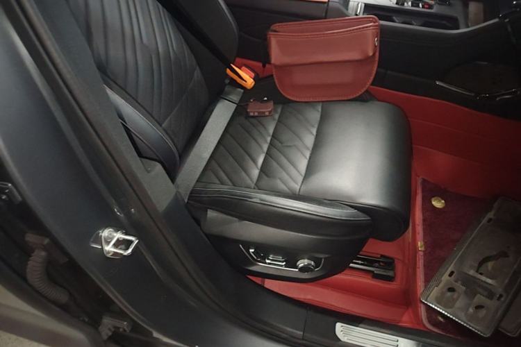 Used Lynk & Co 09 2021 2.0T Halo Six-Seater Right Front Seat