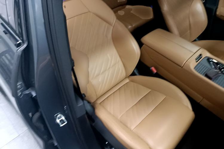 Used Lynk & Co 09 2021 2.0T Halo Seven-Seater Right Front Seat