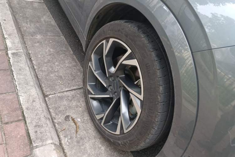 Used Lynk & Co 09 2021 2.0T Halo Six-Seater Right Front Wheel Hub