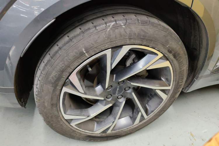 Used Lynk & Co 09 2021 2.0T Halo Six-Seater Right Rear Wheel Hub