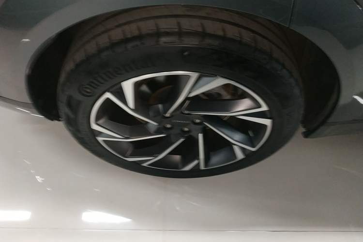 Used Lynk & Co 09 2021 2.0T Halo Seven-Seater Right Rear Wheel Hub