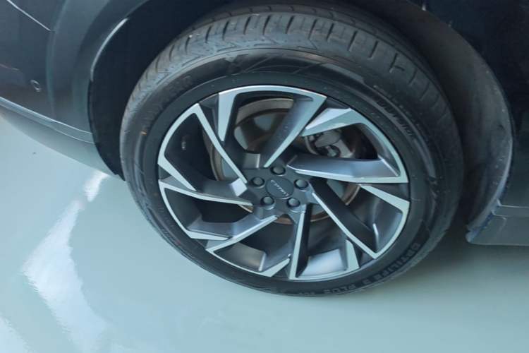 Used Lynk & Co 09 2021 2.0T Halo Six-Seater Right Rear Wheel Hub