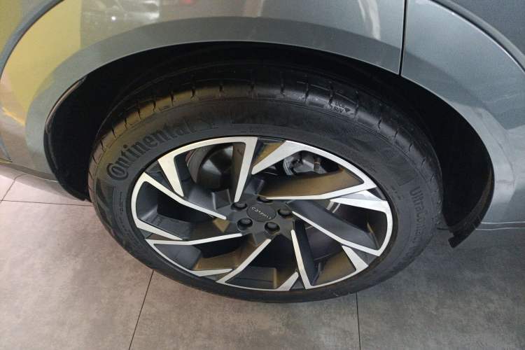 Used Lynk & Co 09 2021 2.0T Halo Six-Seater Right Rear Wheel Hub