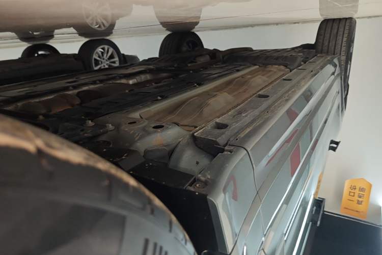 Used Lynk & Co 09 2021 2.0T Halo Six-Seater Right Side Sill