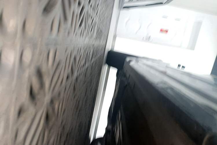 Used Lynk & Co 09 2021 2.0T Halo Seven-Seater Right Side Sill