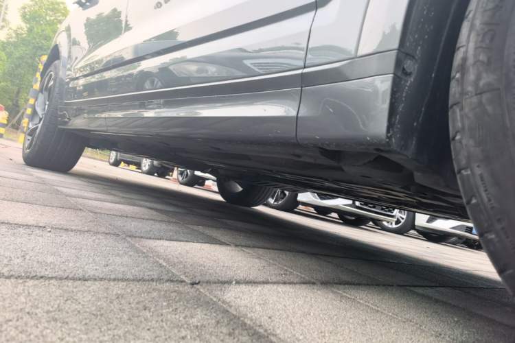 Used Lynk & Co 09 2021 2.0T Halo Six-Seater Right Side Sill