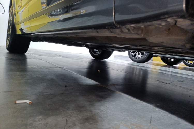 Used Lynk & Co 09 2021 2.0T Halo Six-Seater Right Side Sill