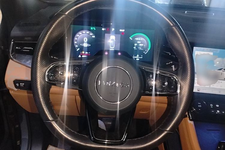 Used Lynk & Co 09 2021 2.0T Halo Six-Seater Steering Wheel