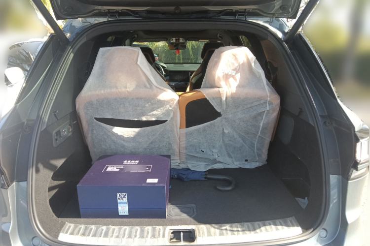 Used Lynk & Co 09 2021 2.0T Halo Six-Seater Trunk