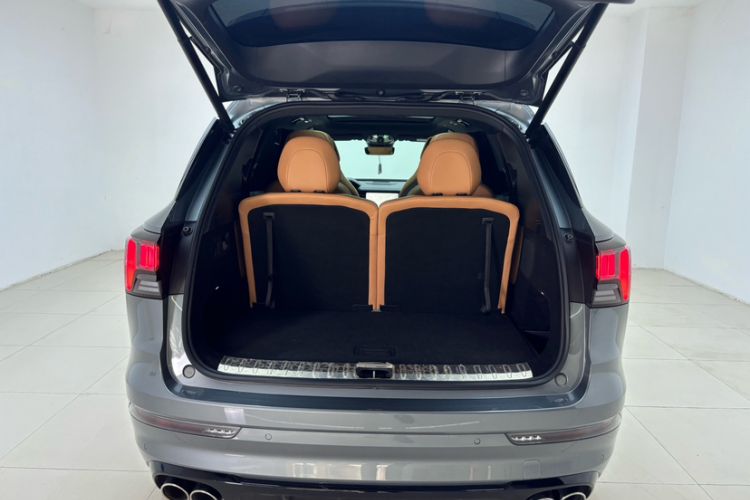 Used Lynk & Co 09 2021 2.0T Halo Six-Seater Trunk