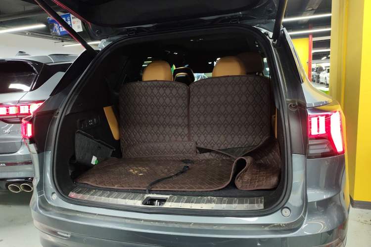 Used Lynk & Co 09 2021 2.0T Halo Six-Seater Trunk
