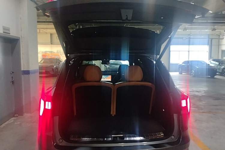 Used Lynk & Co 09 2021 2.0T Halo Six-Seater Trunk