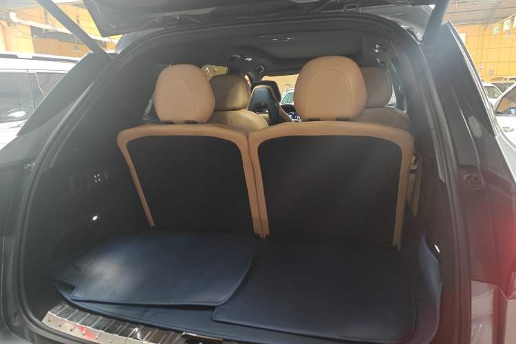 Used Lynk & Co 09 2021 2.0T Ultra Six-Seater Trunk
