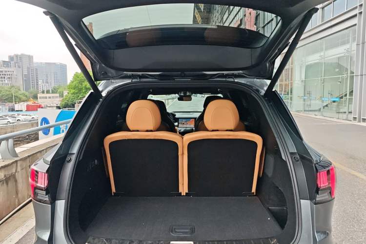 Used Lynk & Co 09 2021 2.0T Halo Six-Seater Trunk