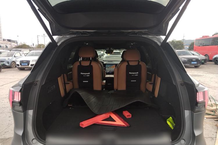 Used Lynk & Co 09 2021 2.0T Halo Six-Seater Trunk