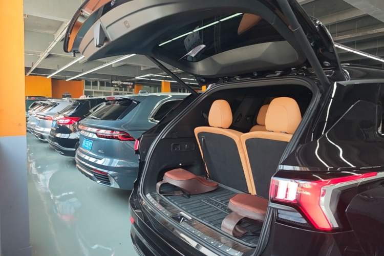 Used Lynk & Co 09 2021 2.0T Halo Six-Seater Trunk