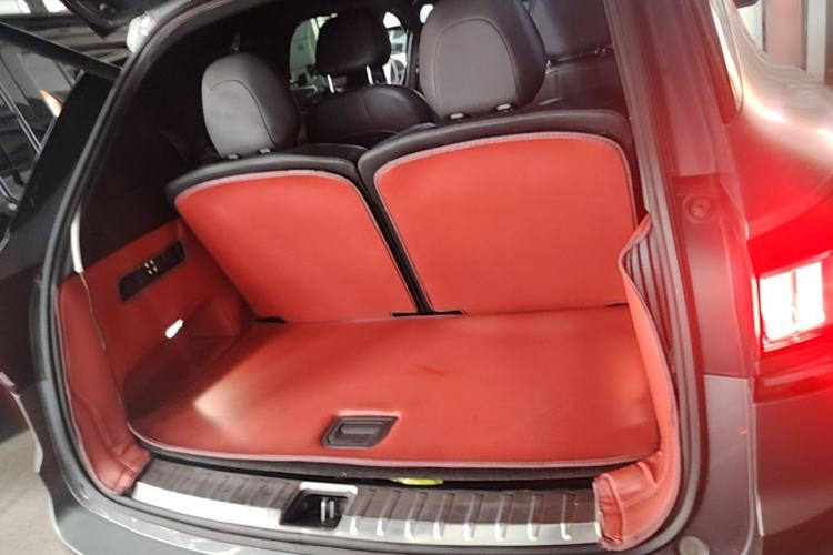 Used Lynk & Co 09 2021 2.0T Halo Six-Seater Trunk