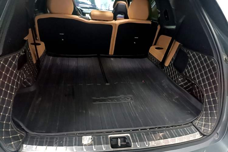 Used Lynk & Co 09 2021 2.0T Halo Seven-Seater Trunk