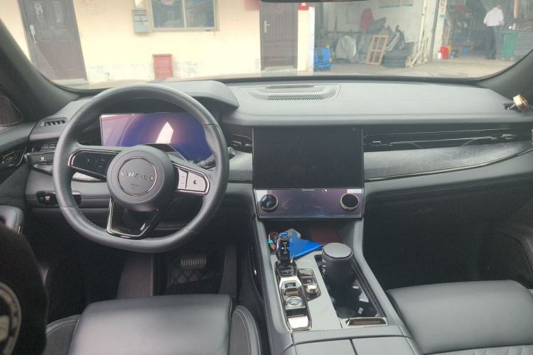 Used Lynk & Co 09 2021 2.0T Halo Six-Seater Center Console