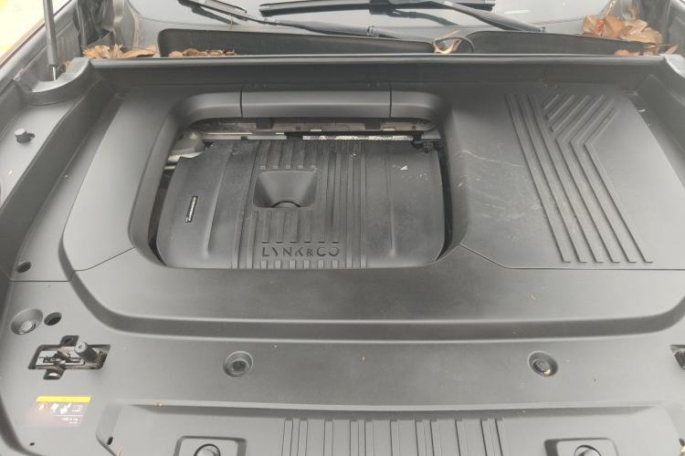 Used Lynk & Co 09 2021 2.0T Halo Six-Seater Engine Bay