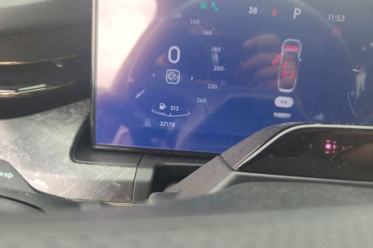Used Lynk & Co 09 2021 2.0T Halo Six-Seater Odometer Close Up