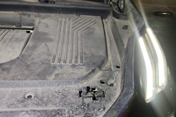 Used Lynk & Co 09 2021 2.0T Ultra Six-Seater Engine Bay Left