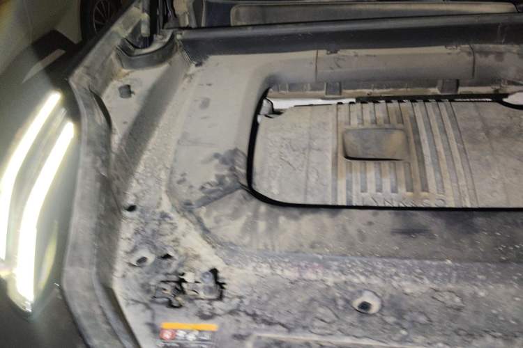 Used Lynk & Co 09 2021 2.0T Ultra Six-Seater Engine Bay Right