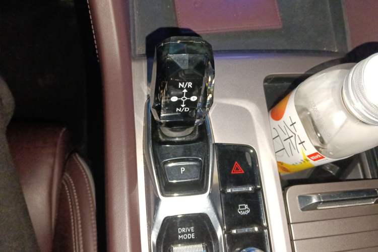 Used Lynk & Co 09 2021 2.0T Ultra Six-Seater Gear Lever