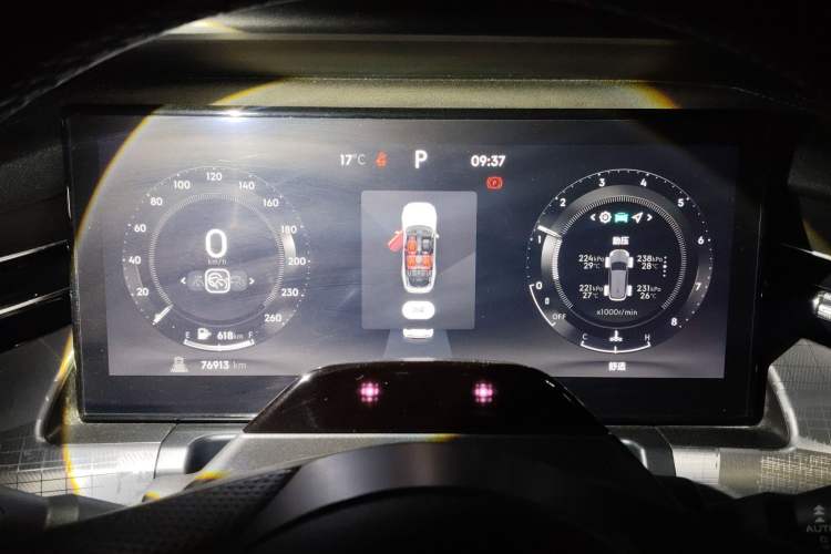 Used Lynk & Co 09 2021 2.0T Ultra Six-Seater Instrument Cluster