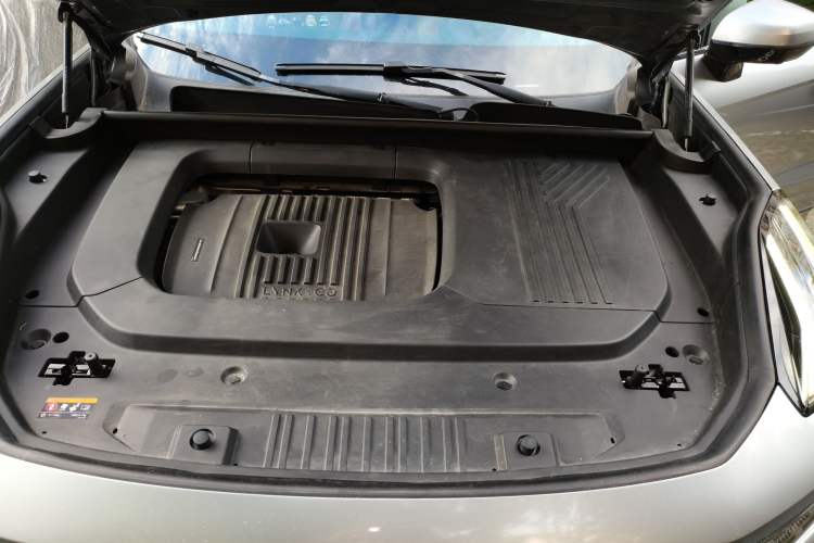 Used Lynk & Co 09 2021 2.0T Halo Six-Seater Engine Bay