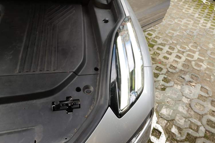 Used Lynk & Co 09 2021 2.0T Halo Six-Seater Engine Bay Left
