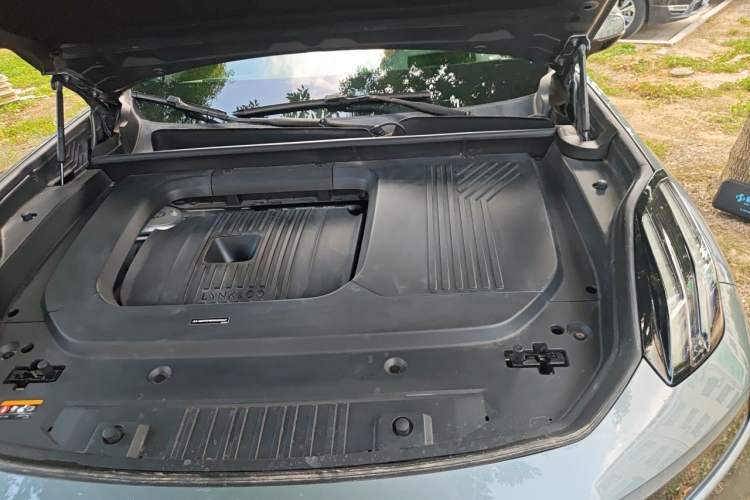Used Lynk & Co 09 2021 2.0T Halo Six-Seater Engine Bay Left