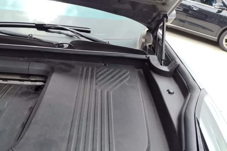 Used Lynk & Co 09 2021 2.0T Halo Six-Seater Engine Bay Left