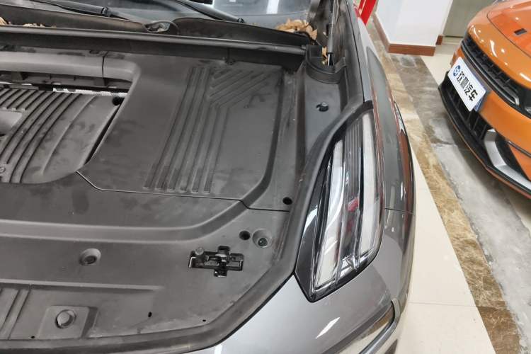 Used Lynk & Co 09 2021 2.0T Halo Six-Seater Engine Bay Left