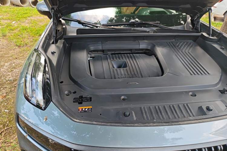 Used Lynk & Co 09 2021 2.0T Halo Six-Seater Engine Bay Right
