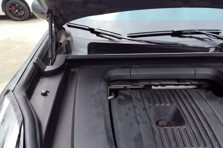Used Lynk & Co 09 2021 2.0T Halo Six-Seater Engine Bay Right