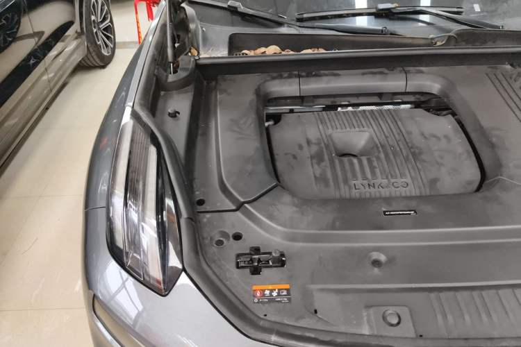 Used Lynk & Co 09 2021 2.0T Halo Six-Seater Engine Bay Right