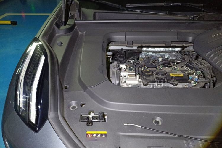 Used Lynk & Co 09 2021 2.0T Halo Six-Seater Engine Bay Right