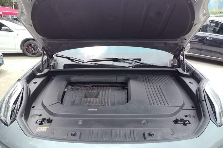Used Lynk & Co 09 2021 2.0T Halo Six-Seater Engine Bay