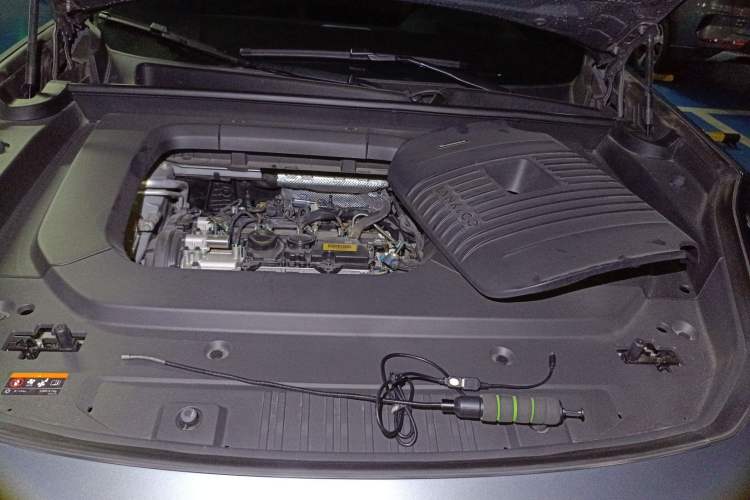 Used Lynk & Co 09 2021 2.0T Halo Six-Seater Engine Bay